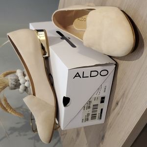 EUC Aldo genuine leather nude/gold flats sz 8